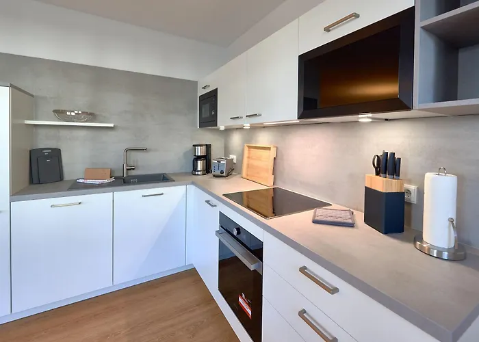 Beatrice - 01 * Binz